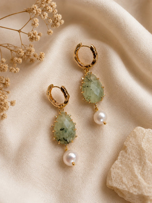 Orecchini in Prehnite Sfaccettata e Perle di Fiume