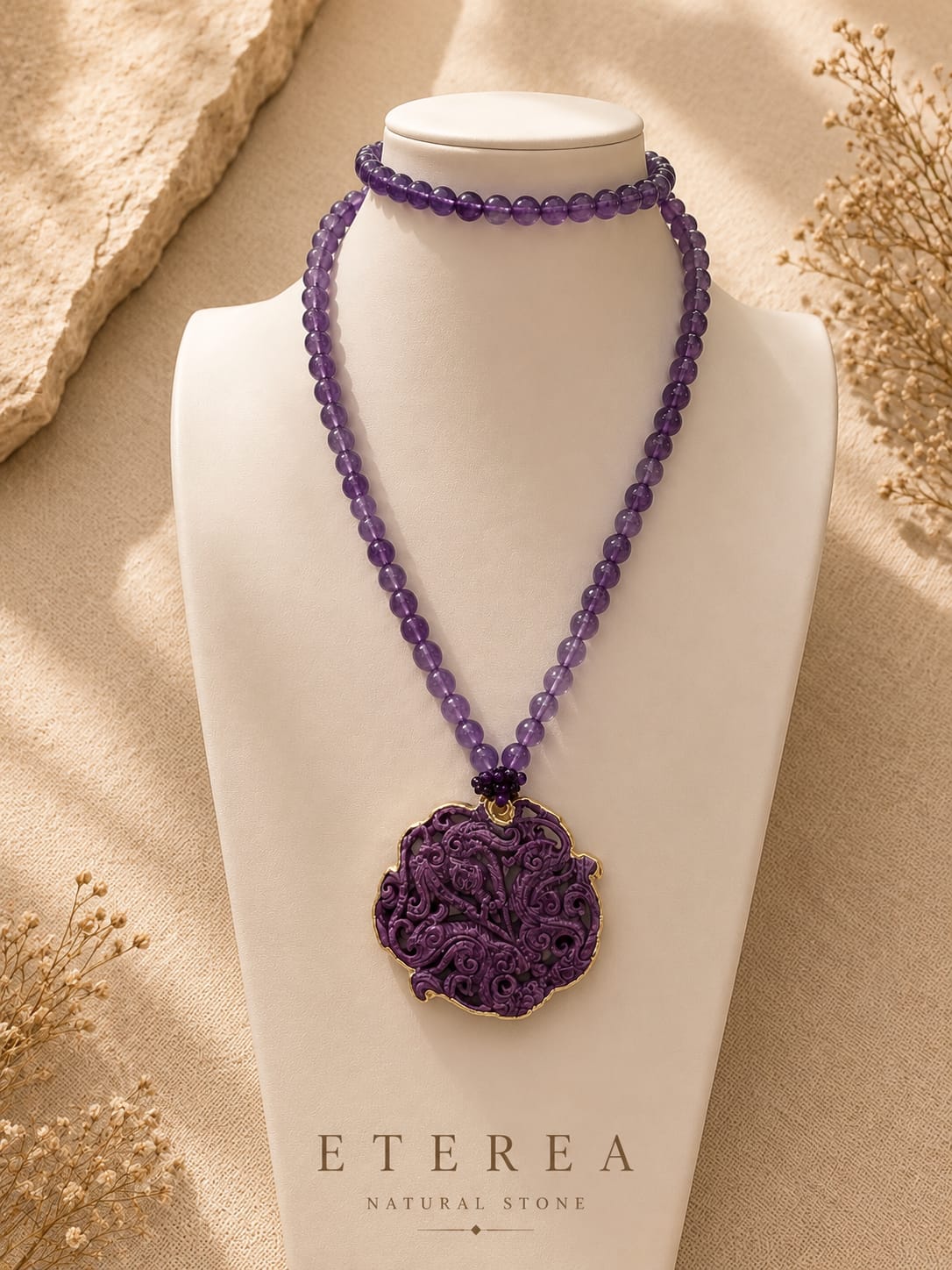 Collana Lunga in Ametista Naturale con Ciondolo Intagliato