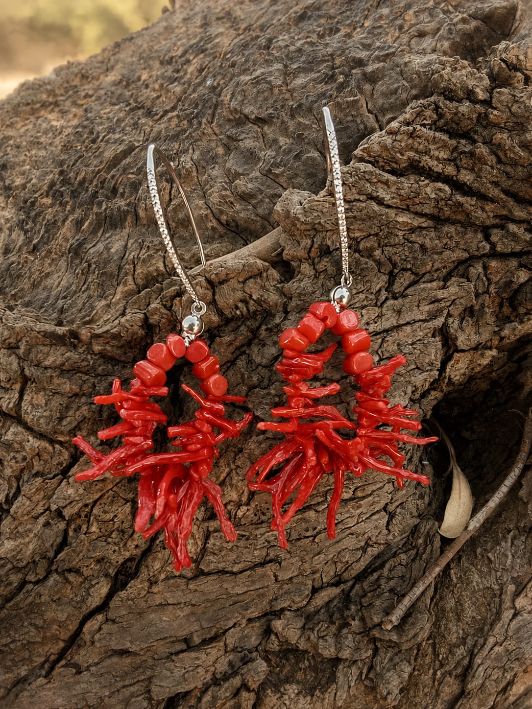Orecchini in Corallo Naturale Rosso con Monachella in Argento 925 e Zirconi