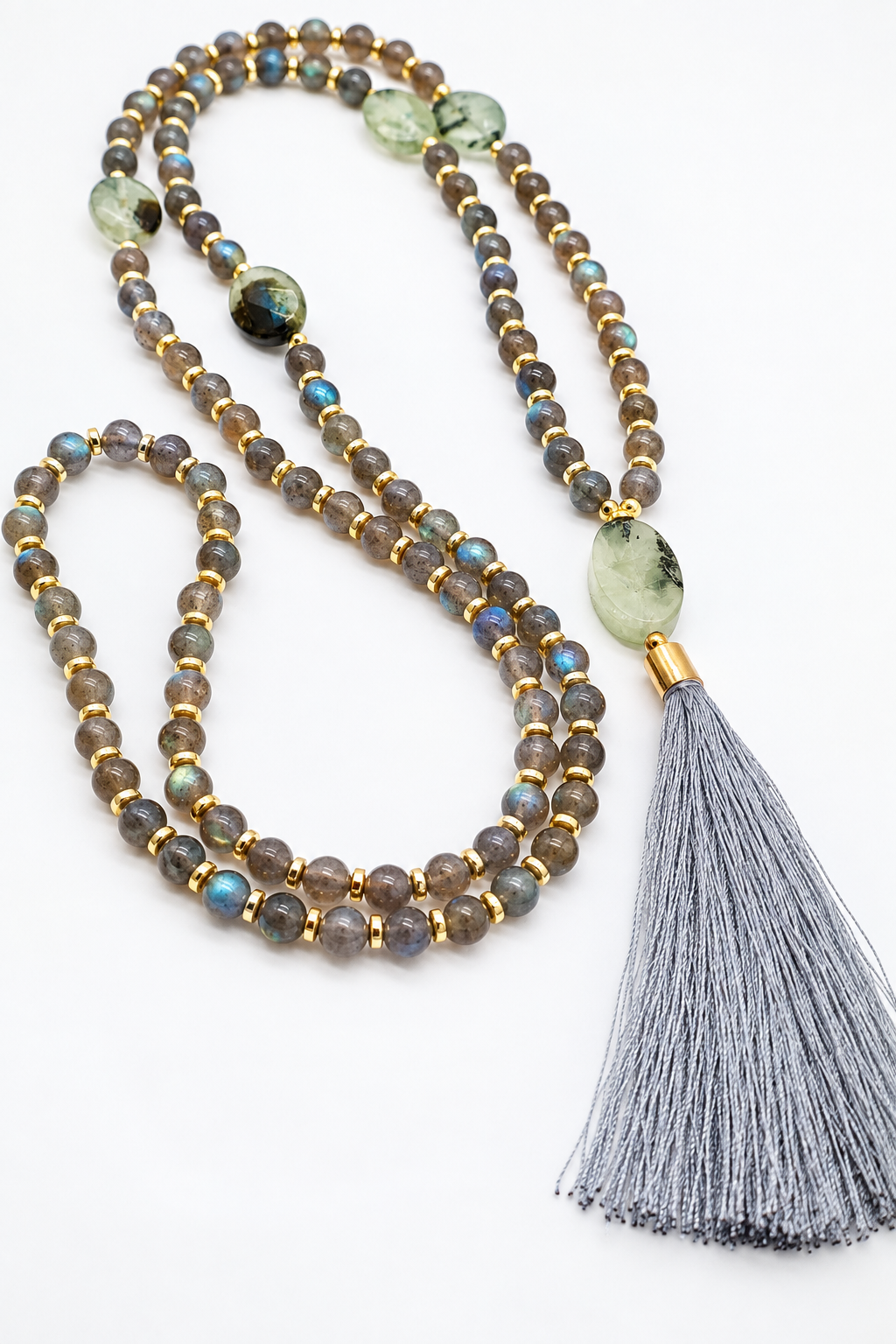 Labradorite & Prehnite
108 grani · Pietre naturali
Il significato della liberazione interiore