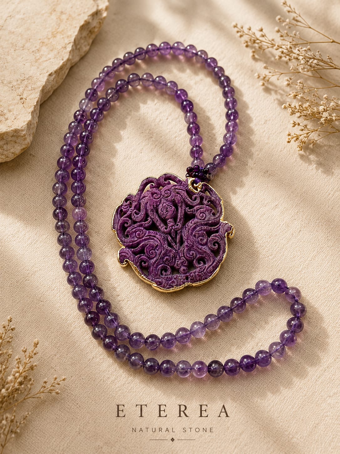Collana Lunga in Ametista Naturale con Ciondolo Intagliato