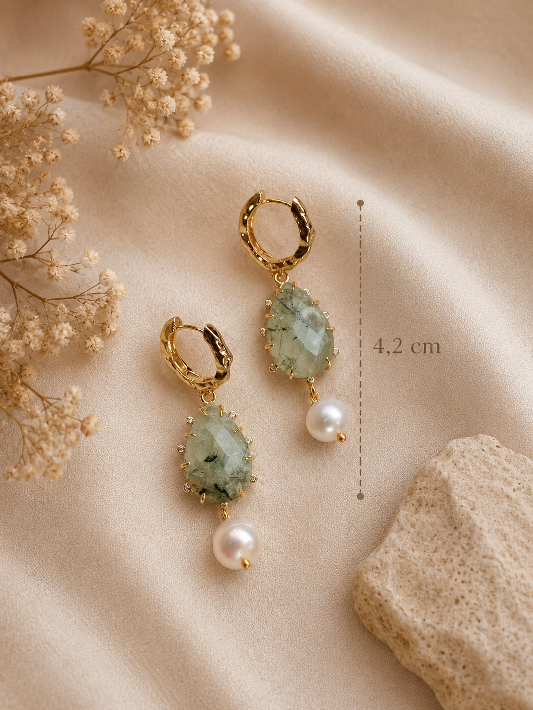 Orecchini in Prehnite Sfaccettata e Perle di Fiume