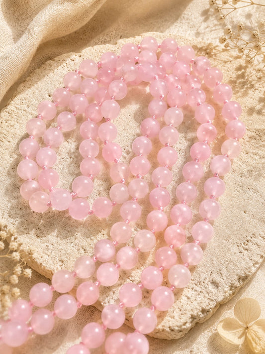 Collana Lunga in Giada Rosa Naturale Annodata a Mano – 120 cm
