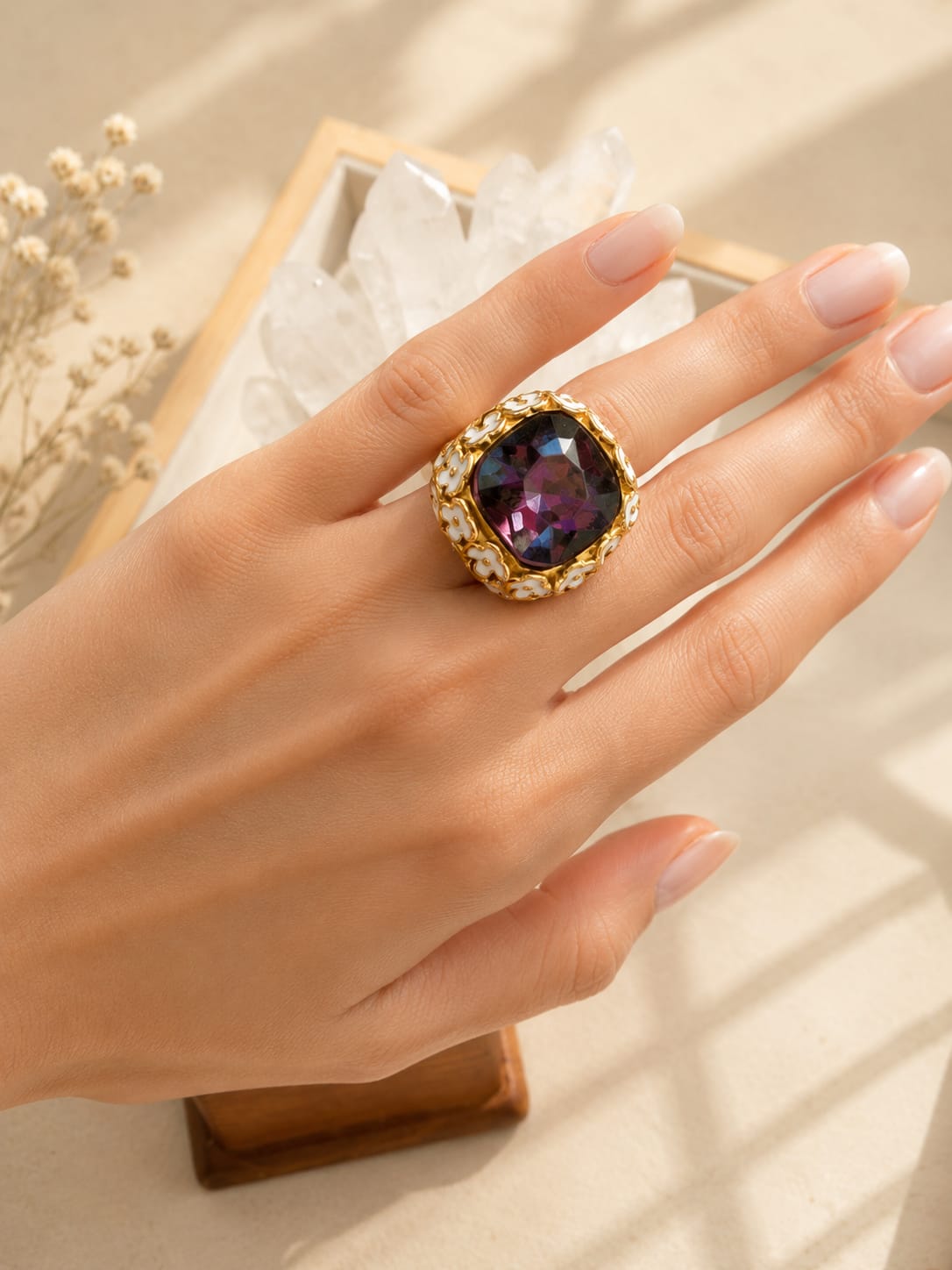 Anello Grande Cristallo CZ Viola – Acciaio Inossidabile e Smalto Bianco