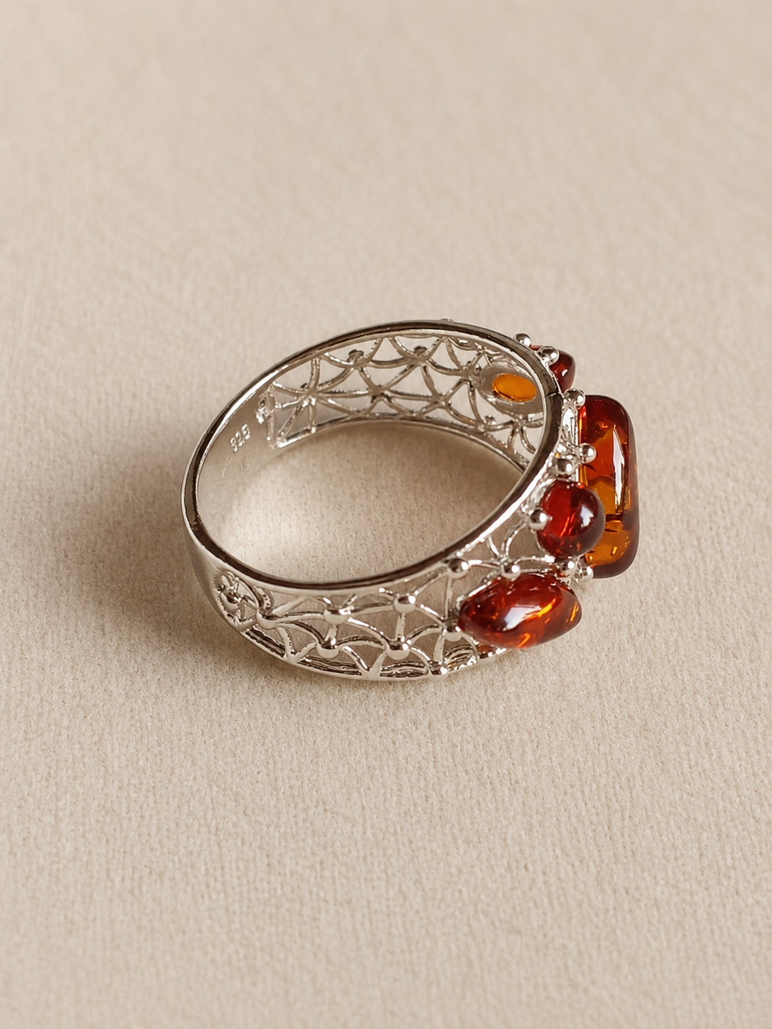 Anello in Argento 925 Rodiato con Ambra Cognac Naturale del Mar Baltico