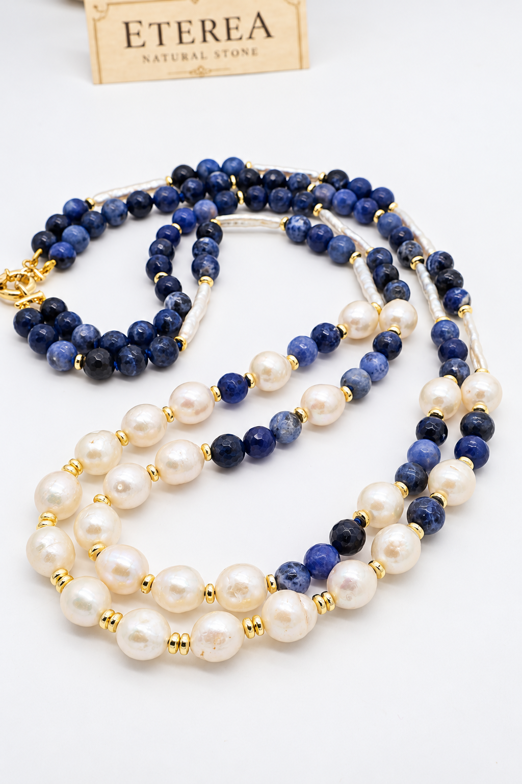 Collana lunga doppio filo in sodalite blu sfaccettata e perle Edison d'acqua dolce