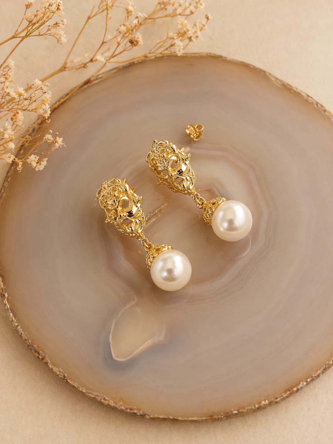 Orecchini in argento 925 placcato oro con perle naturali – Eleganza senza tempo