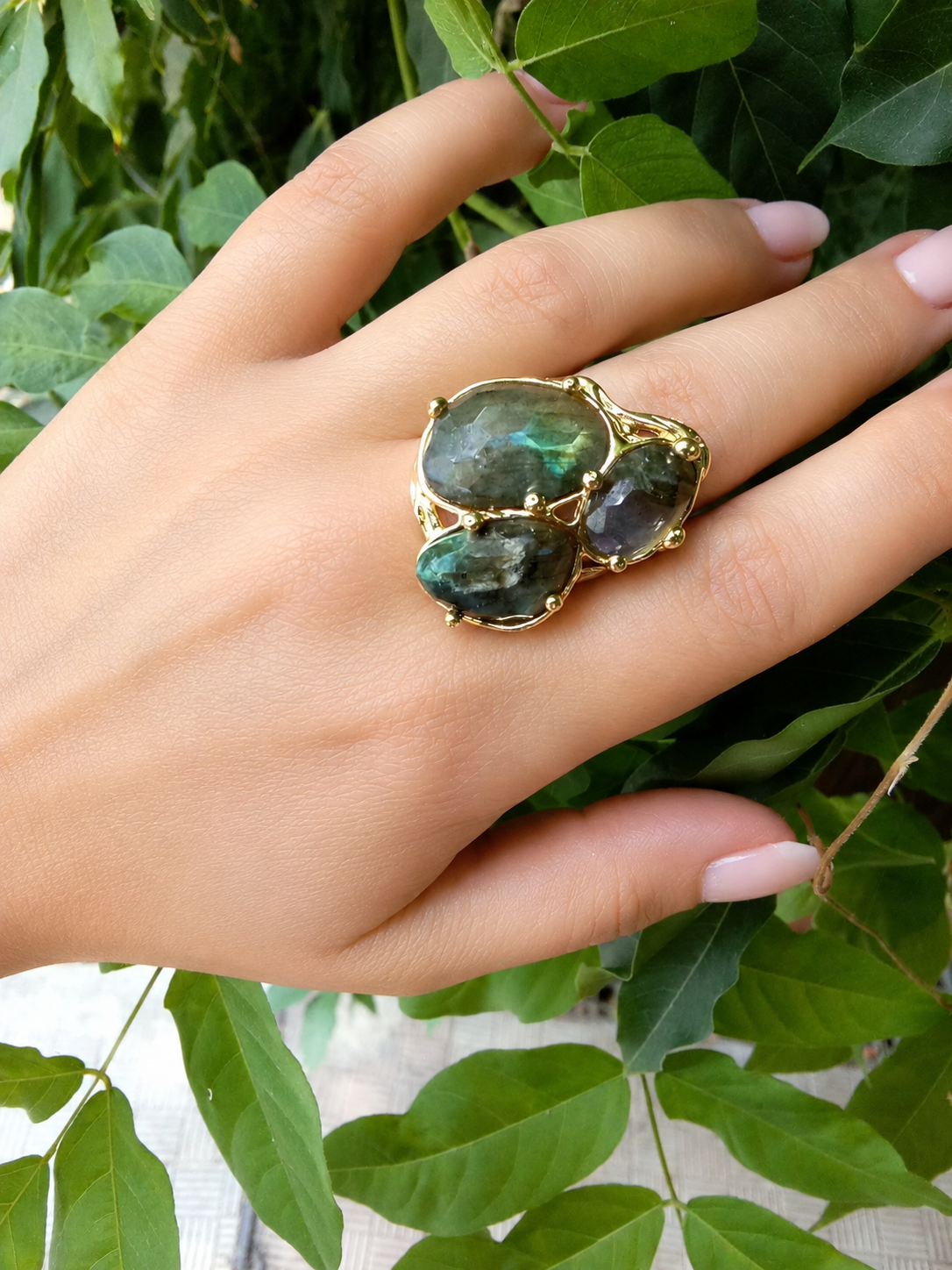 Anello Cocktail Regolabile in Bronzo Dorato con Labradorite Sfaccettata