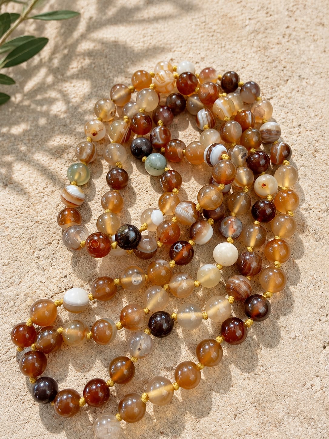 Collana Lunga in Agata Miele Naturale Annodata a Mano – 120 cm