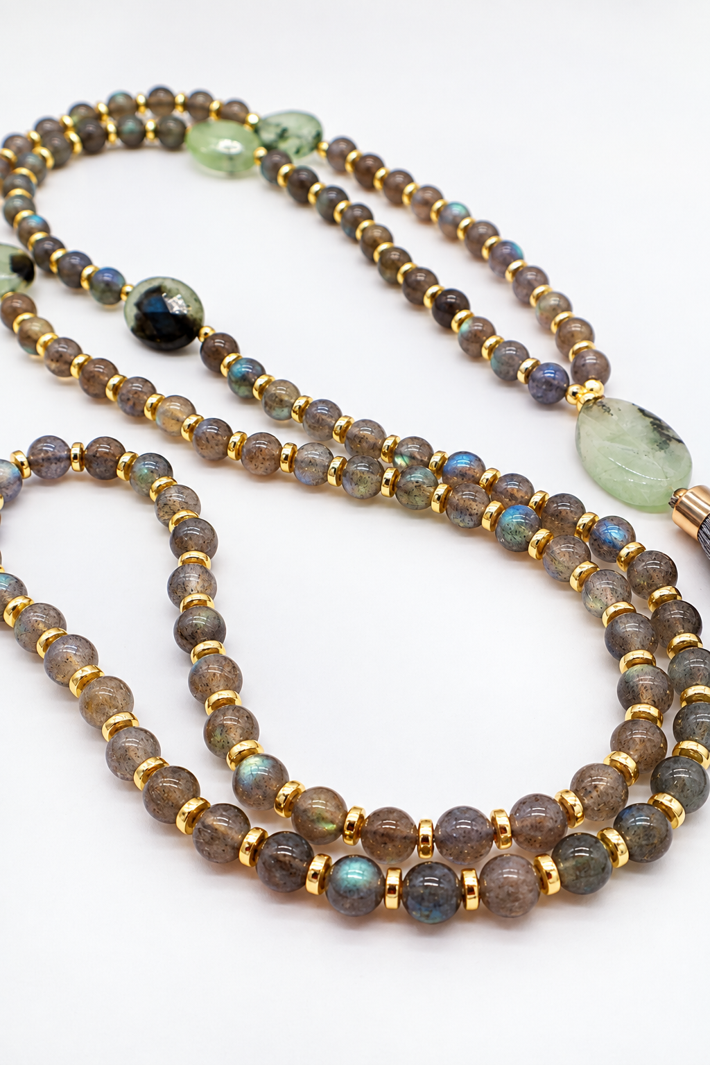 Labradorite & Prehnite
108 grani · Pietre naturali
Il significato della liberazione interiore