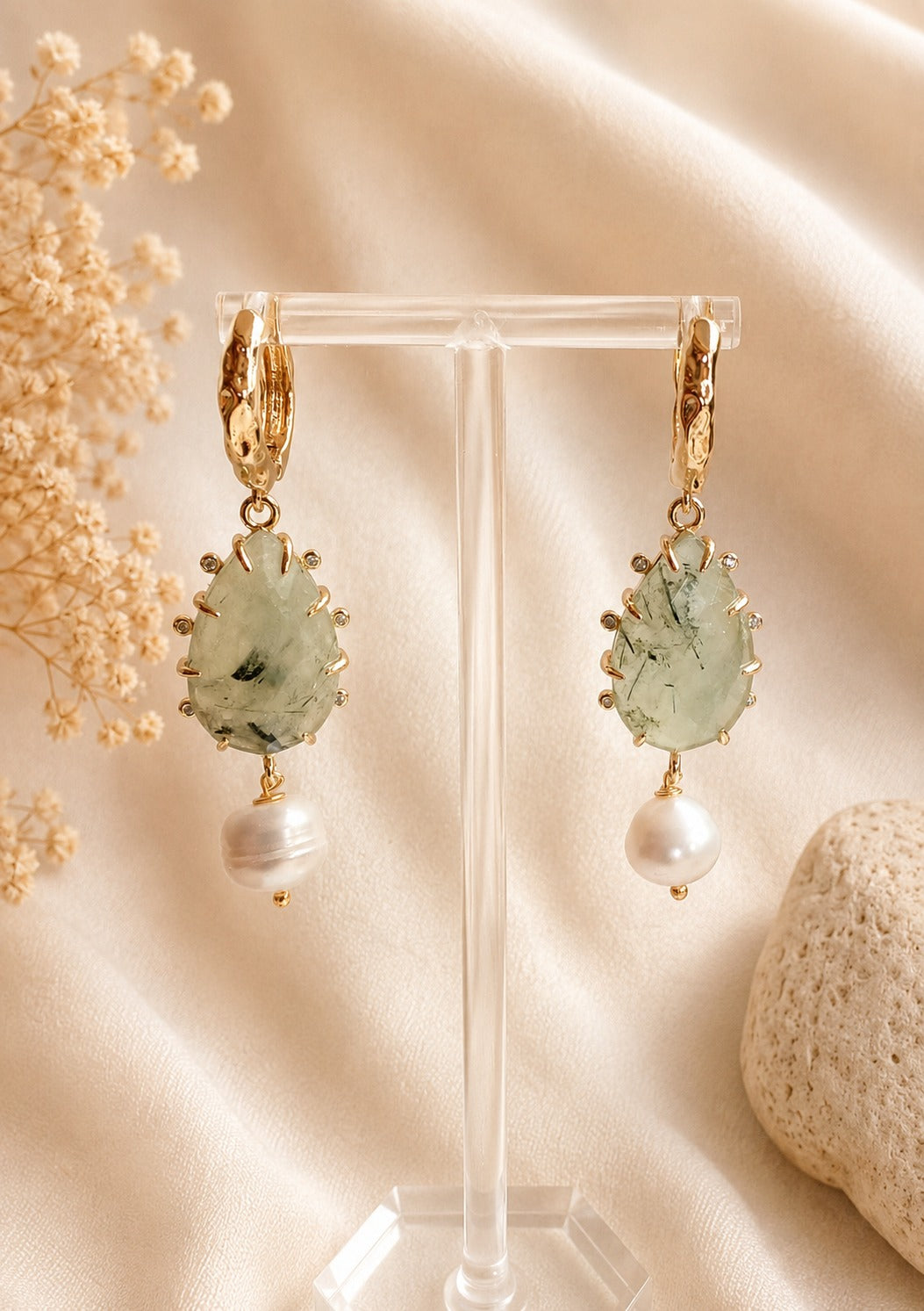 Orecchini in Prehnite Sfaccettata e Perle di Fiume