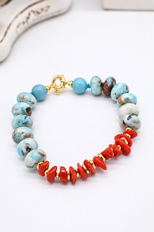 Bracciale in Larimar della Repubblica Dominicana e Corallo Mediterraneo con ematite dorata e chiusura in argento dorato