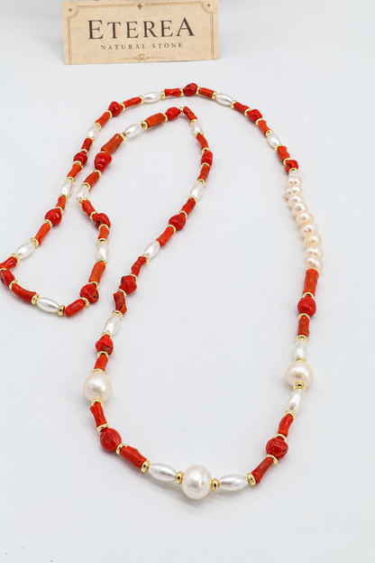 Collana lunga 90 cm in corallo naturale del Mediterraneo e perle di fiume a chicco di riso e semitonde, con distanziatori in ematite dorata – Eterea Natural Stone.