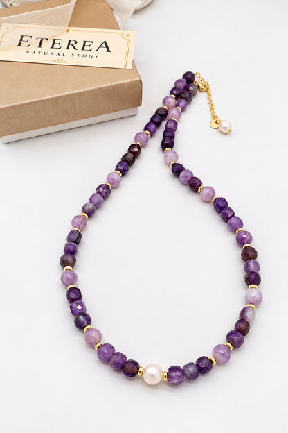 Collana girocollo in ametista viola e lavanda con perla di fiume e dettagli dorati