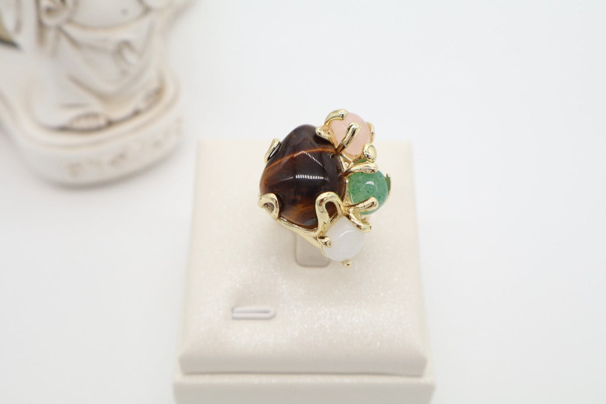 Anello cocktail regolabile in bronzo dorato con grande Occhio di Tigre e pietre naturali multicolor