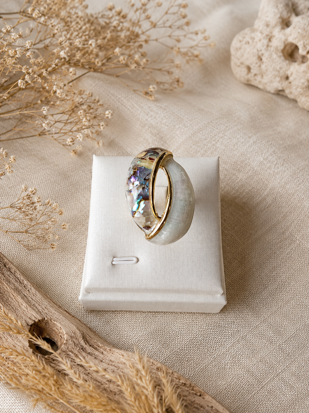 Anello in Abalone naturale con montatura in acciaio inossidabile color oro Eterea Natural Stone