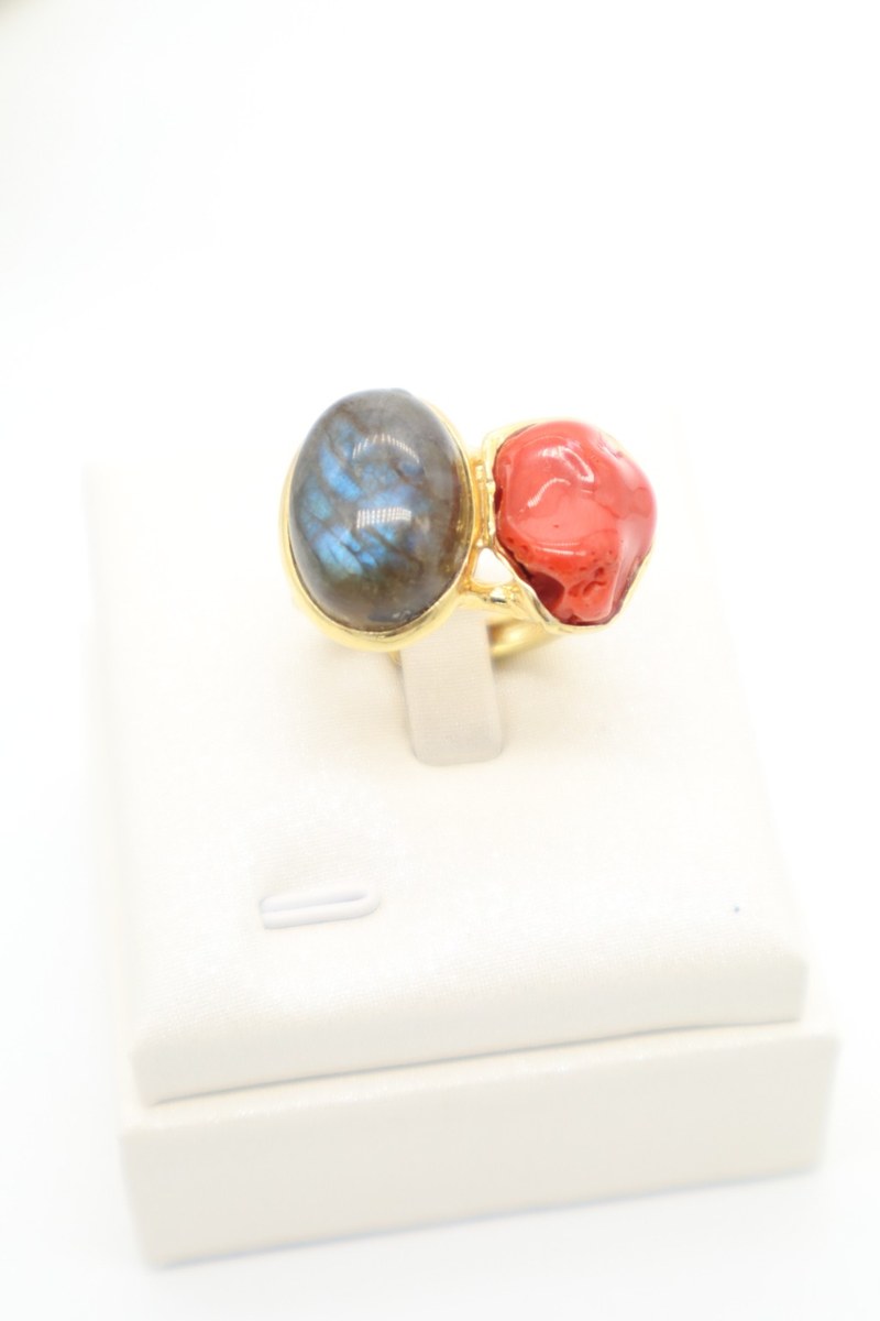 Anello in Argento 925 Dorato con Labradorite e Corallo Naturale