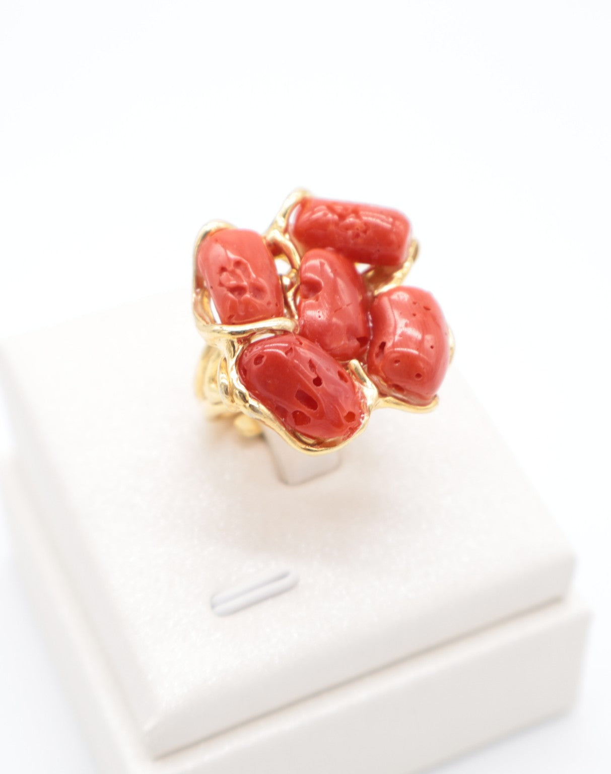 Anello regolabile in Argento 925 dorato con corallo naturale rosso a forma di fiore