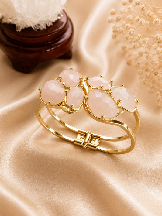 Bracciale Rigido Quarzo Rosa Sfaccettato in Metallo Dorato | Eterea Natural Stone