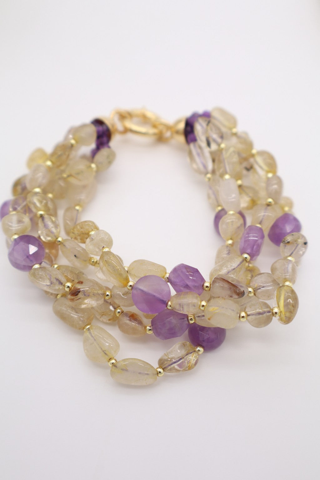Bracciale multifilo in quarzo citrino e ametista con distanziatori dorati e chiusura in argento