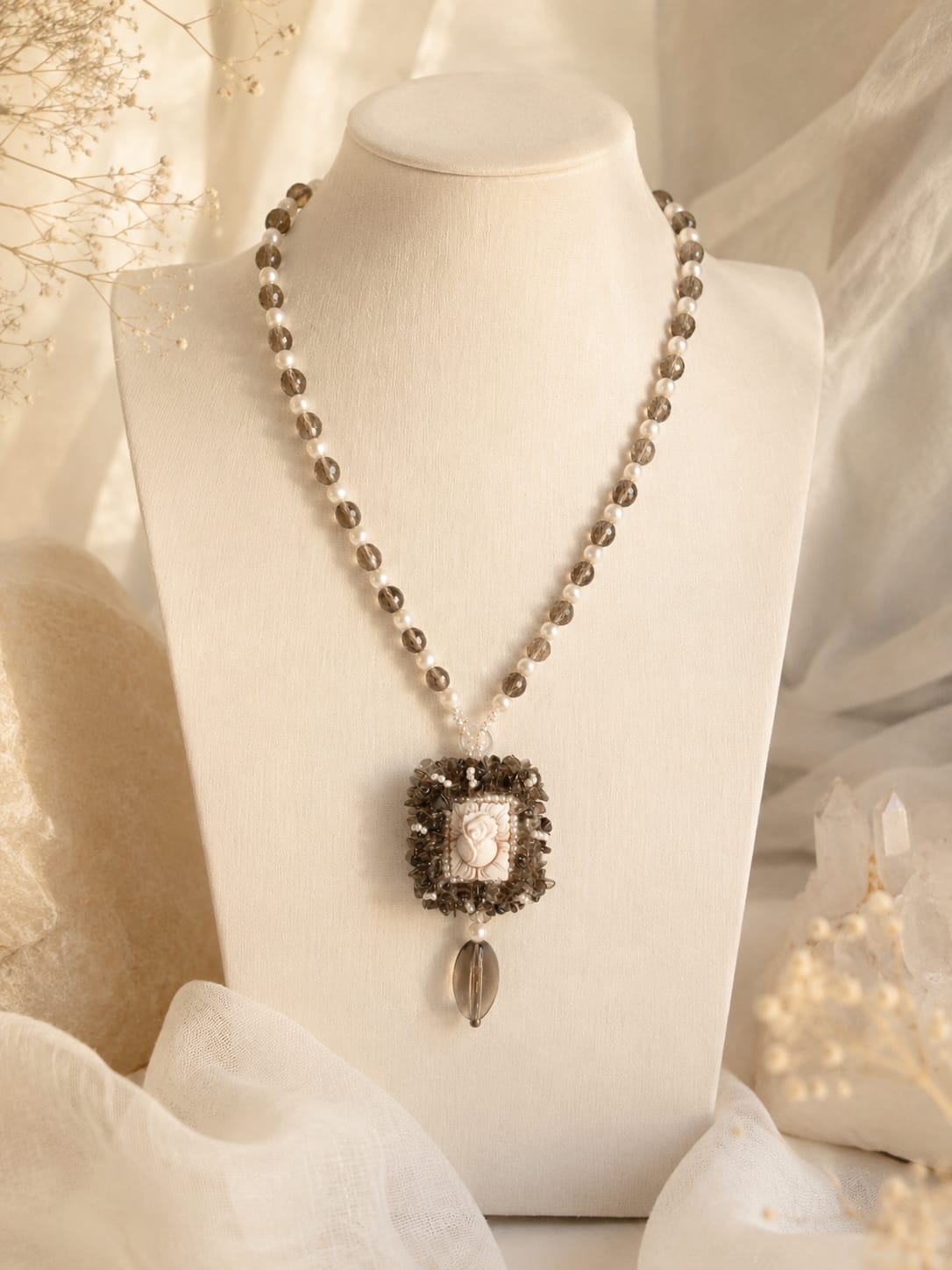 Collana Cammeo Torre del Greco in Quarzo Fumé e Perle Naturali Eterea Natural stone
