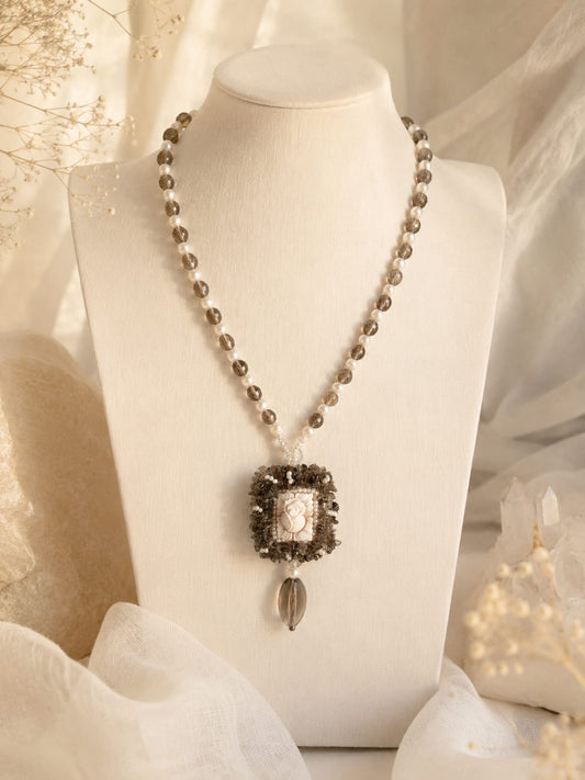 Collana Cammeo Torre del Greco in Quarzo Fumé e Perle Naturali Eterea Natural stone