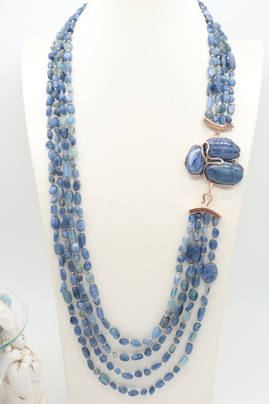 Collana Prestige in Cianite Naturale – 4 Fili e Chiusura in Argento Rosé
