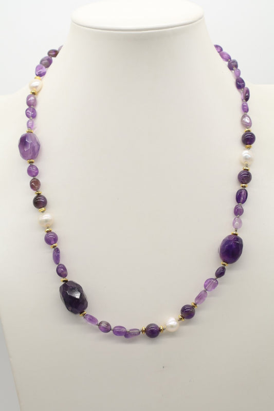 Collana girocollo in ametista naturale e perle di fiume con grandi pietre sfaccettate
