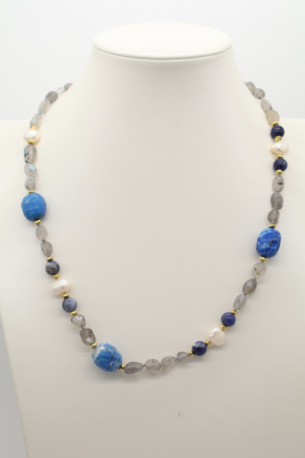 Collana girocollo in labradorite, sodalite e perle di fiume