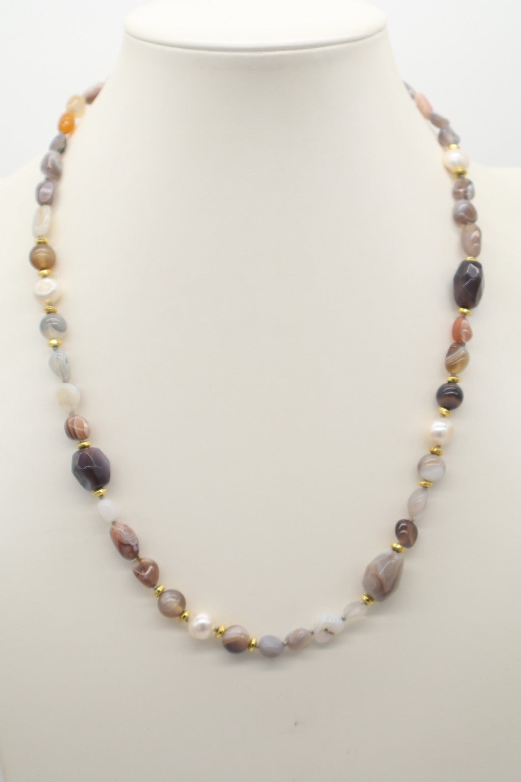 Collana in Agata Bosniaca e perle di fiume con distanziali dorati