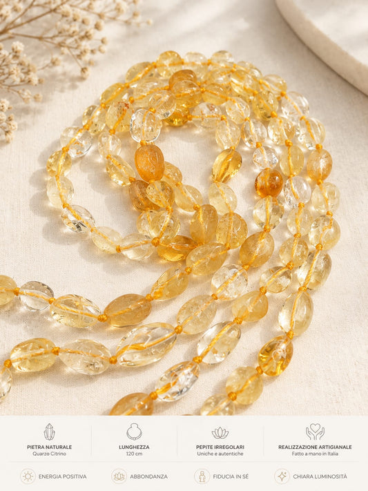 Collana lunga 120 cm in quarzo citrino naturale con pepite irregolari 7-10 mm su sfondo elegante naturale Eterea Natural 