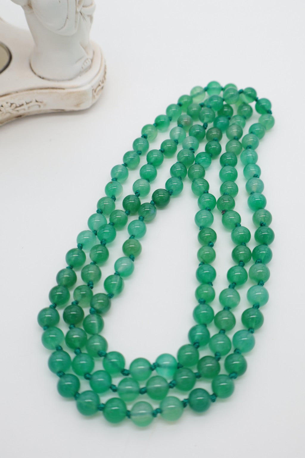 Collana lunga 120 cm in Agata Verde naturale con pietre sferiche da 8 mm annodate a mano