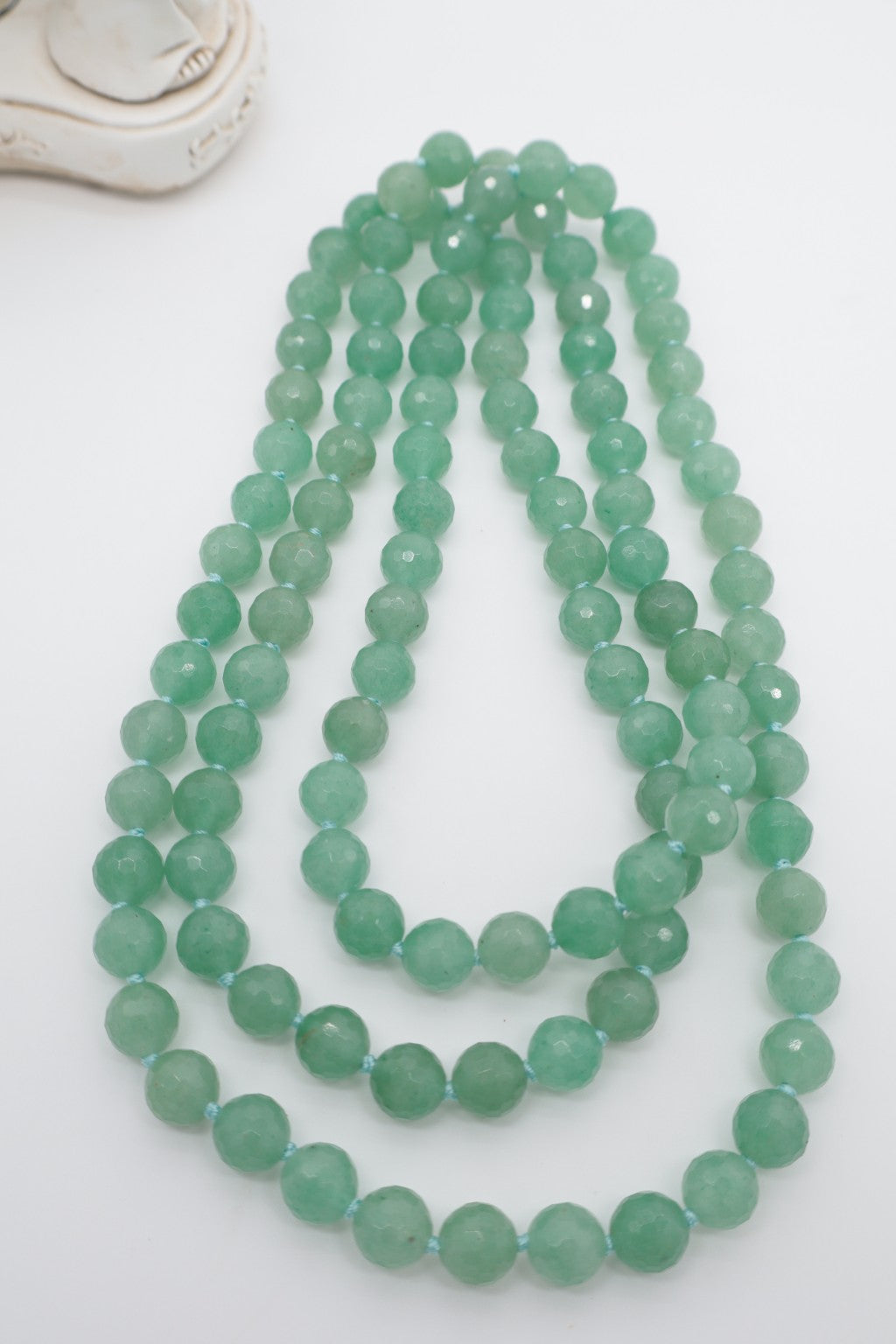 Collana lunga 120 cm in Avventurina Verde naturale sfaccettata da 10 mm annodata a mano – Eterea Natural Stone