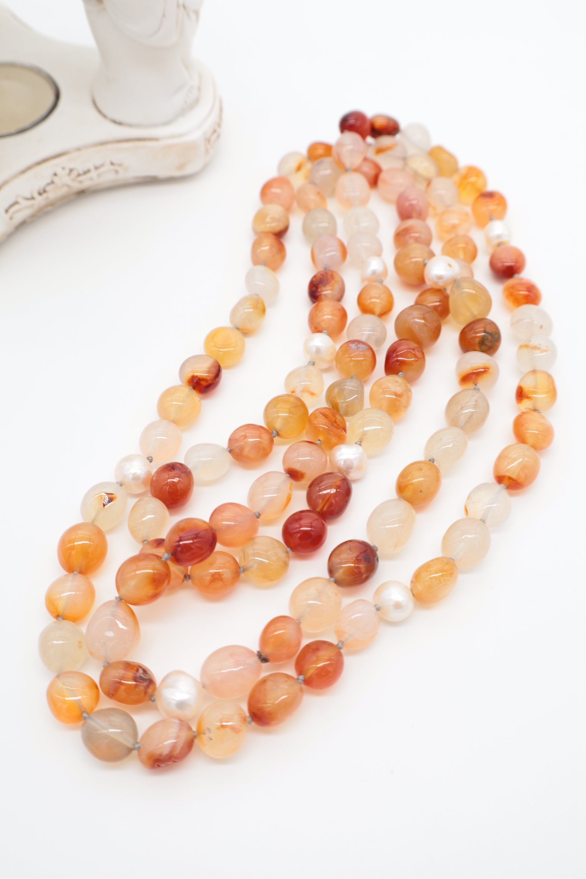 Collana lunga 120 cm in corniola rosso arancio e perle di fiume naturali