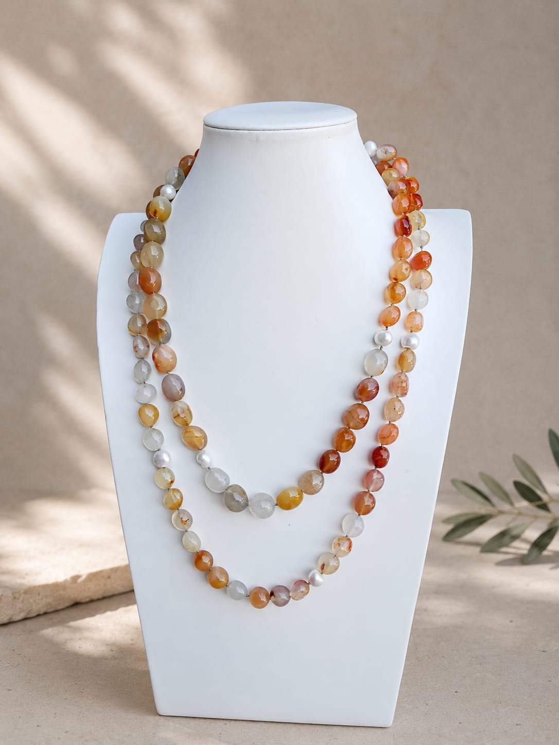 Collana lunga 120 cm in corniola rosso arancio e perle di fiume naturali Eterea Natural Sone