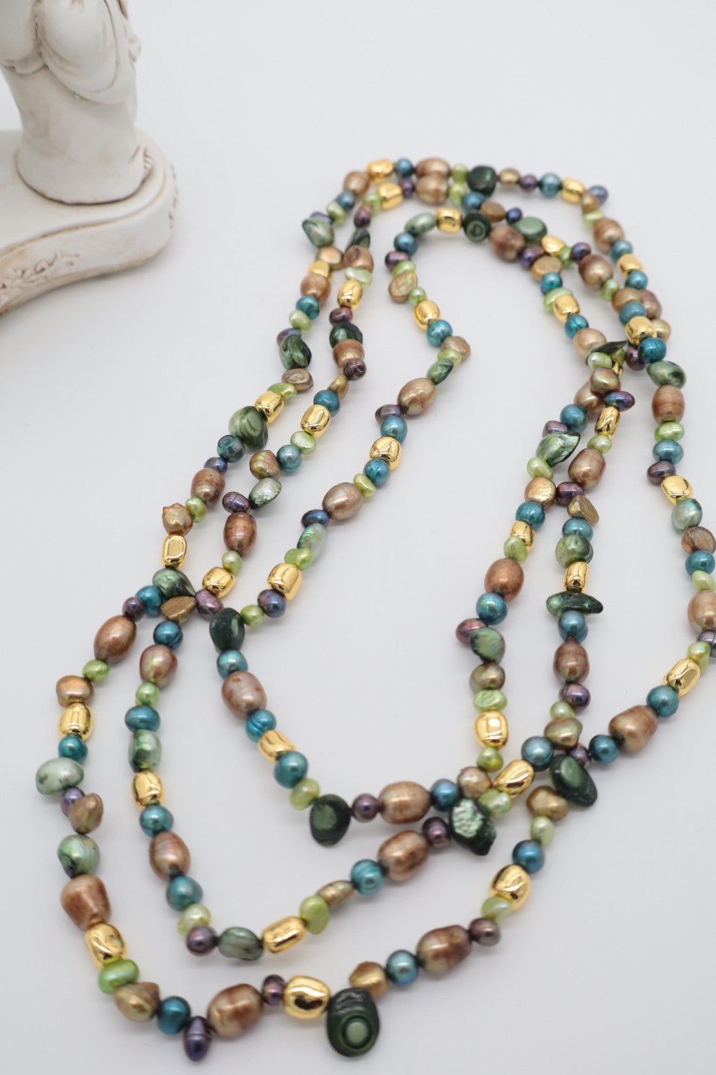 Collana lunga 160 cm in perle barocche multicolore di diverse forme e dimensioni