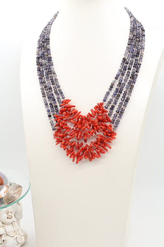 Collana multifilo in iolite sfaccettata e corallo rosso con chiusura in argento rosé