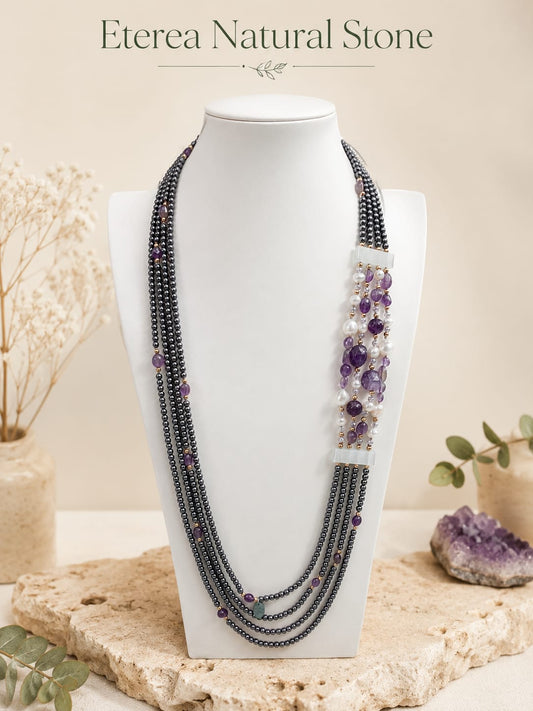 Collana multifilo lunga in ematite con ametista viola e perle di fiume naturali Eterea Natural Stone.