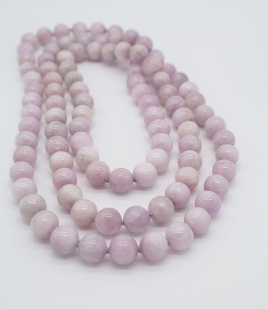 Collana sautoir in Kunzite naturale da 10 mm annodata a mano lunga 120 cm. Eterea Natural Stone