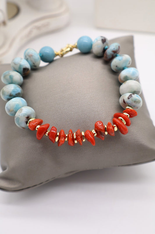 Bracciale Larimar e Corallo Mediterraneo con pietre naturali e dettagli in ematite dorata