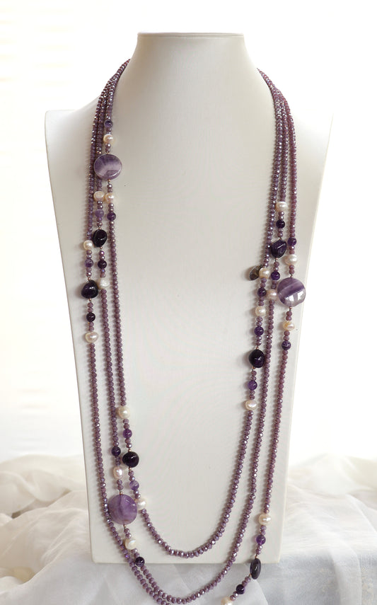Collana Lunga Multifilo in Ametista, Cristalli Sfaccettati e Perle di Fiume – 100 cm