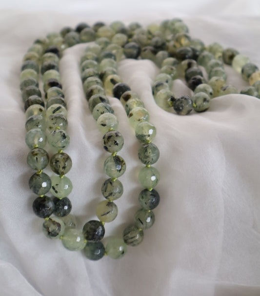 Collana Lunga 120 cm in Prehnite Naturale Sfaccettata Annodata a Mano