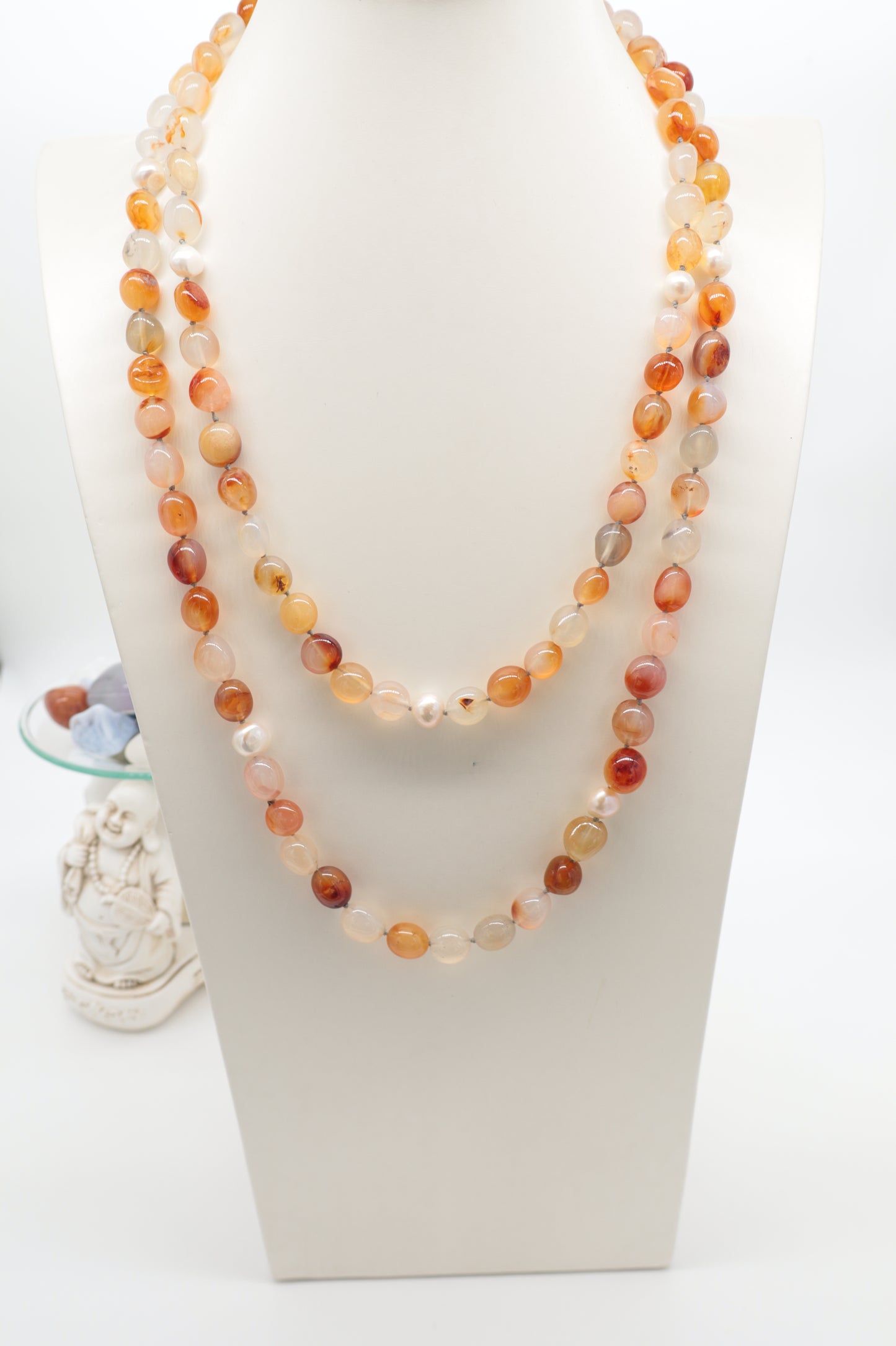 Collana lunga 120 cm in corniola rosso arancio e perle di fiume naturali