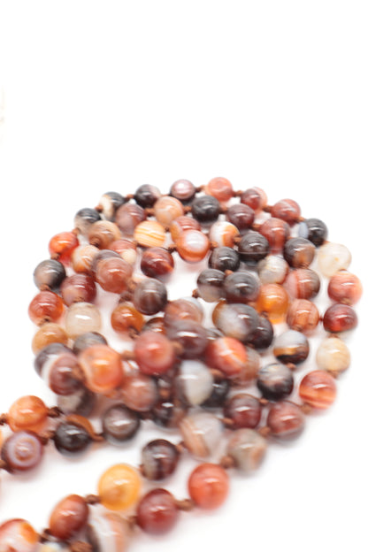 Long collier en agate acajou naturelle striée – 120 cm