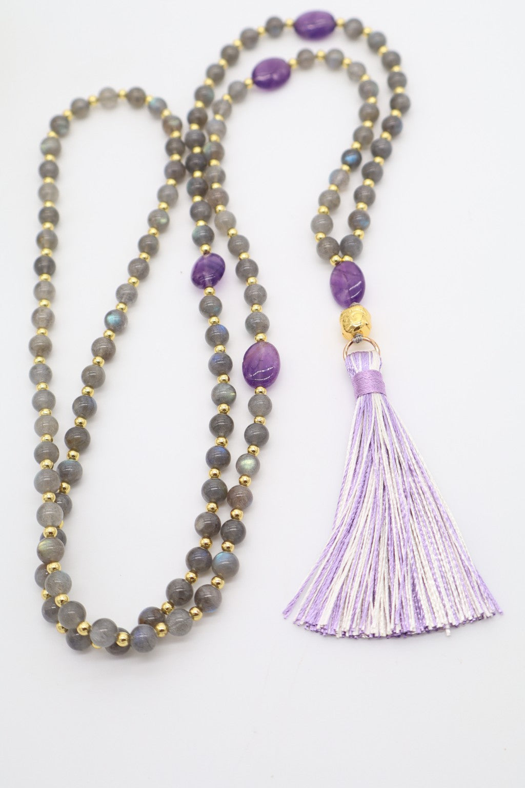 Mala 108 grani in Labradorite con iridescenze blu, Ametista, Ematite dorata, Buddha dorato e nappina lilla