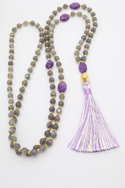 Mala 108 grani in Labradorite con iridescenze blu, Ametista, Ematite dorata, Buddha dorato e nappina lilla