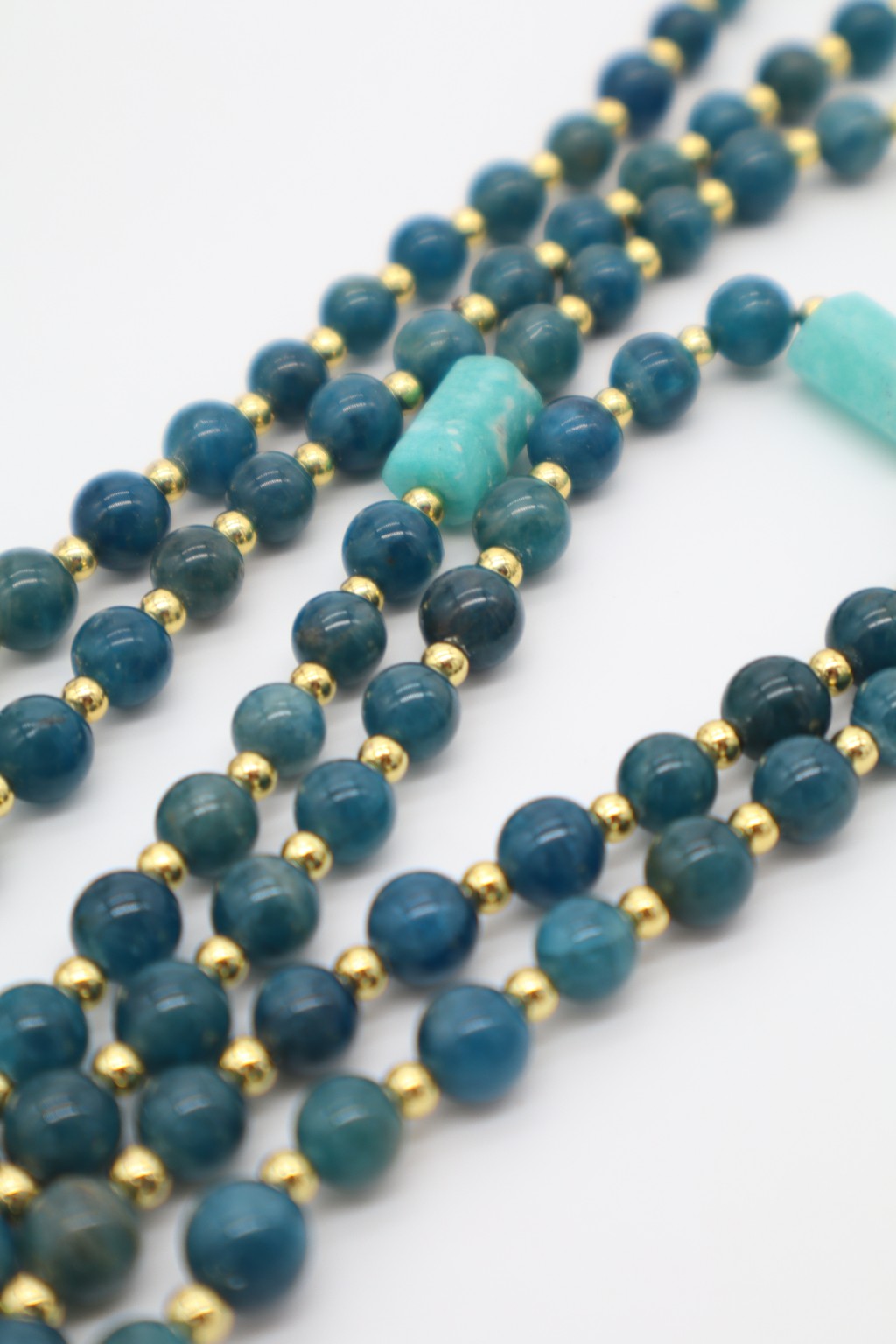 Mala Mettā 108 grani in Apatite e Amazzonite con dettagli in ematite dorata