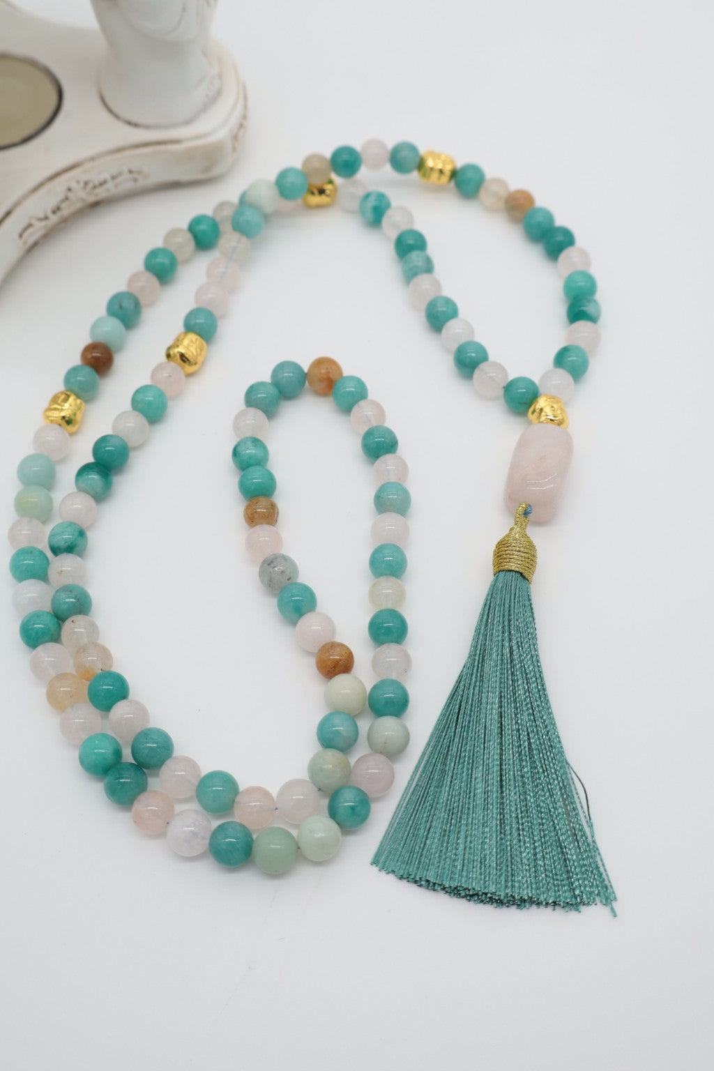 Mala in Amazzonite e Quarzo Rosa con Buddha dorato e nappina – 8 mm
