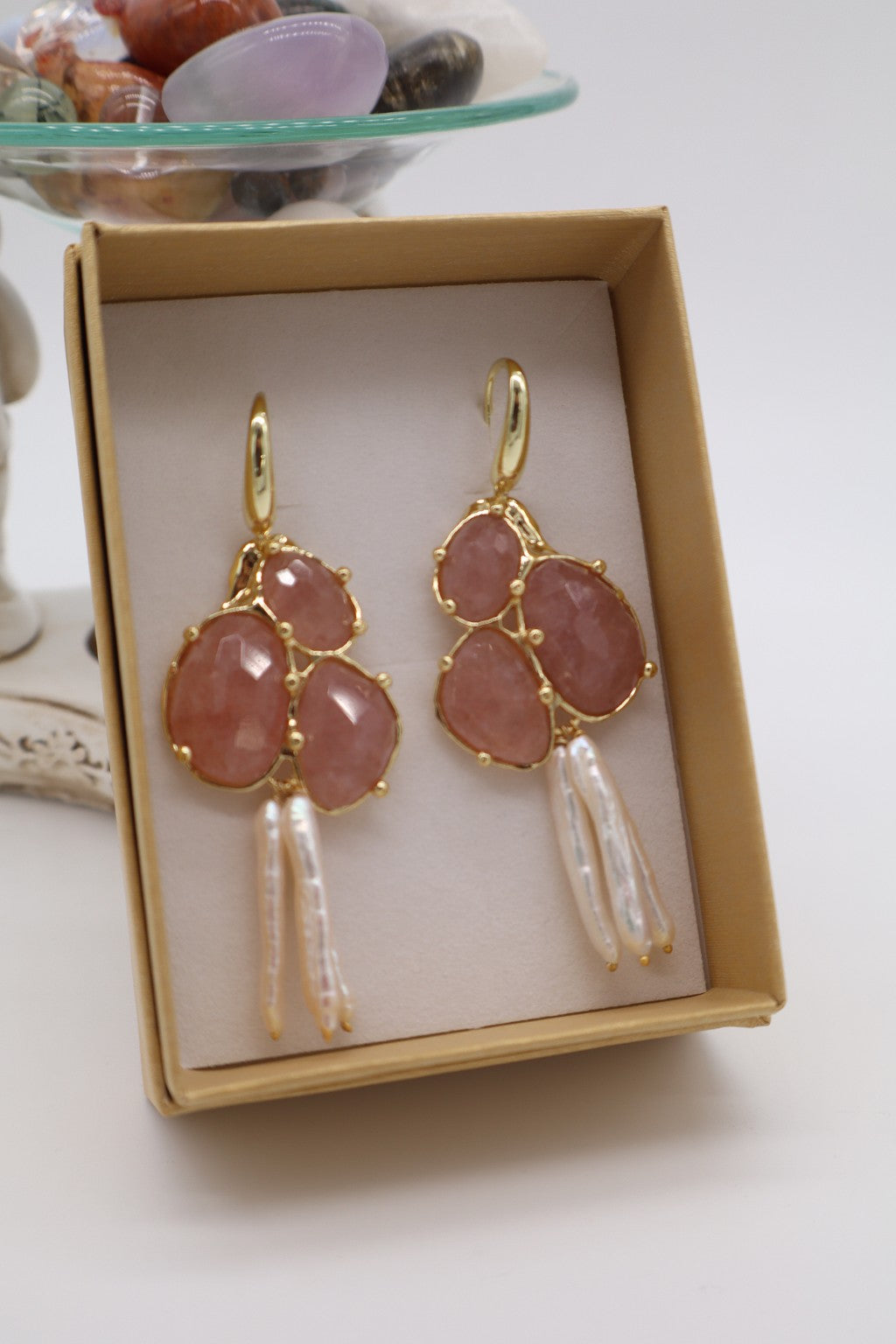 Orecchini Quarzo Fragola Rosa e perle barocche nella confezione regalo Eterea Natural Stone