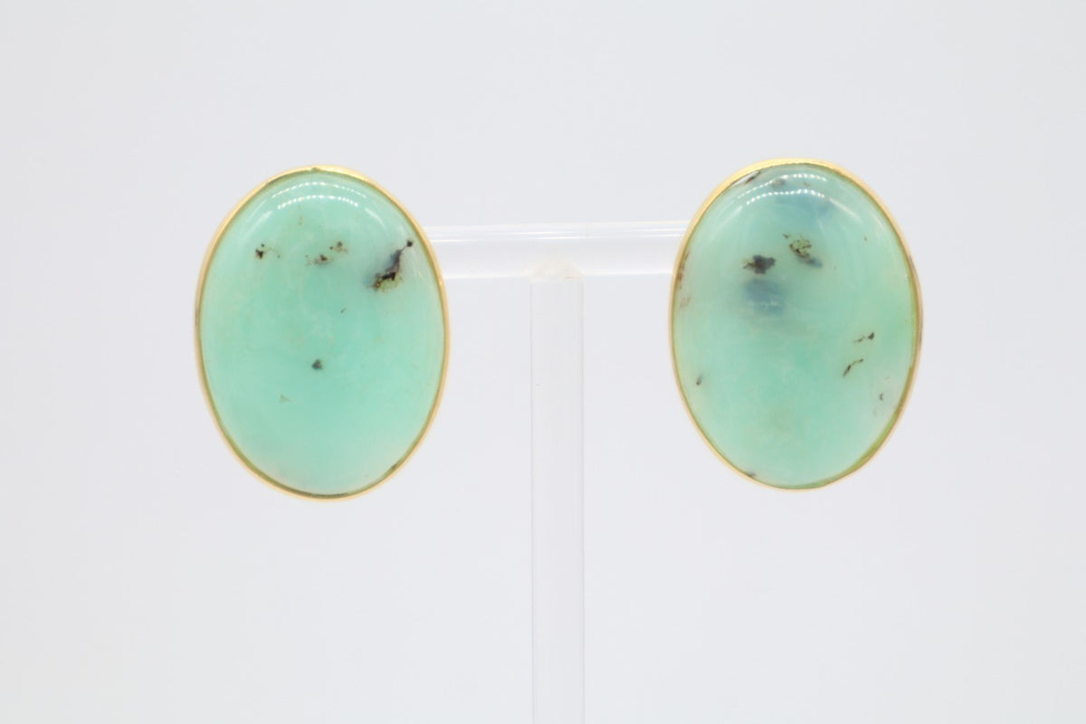 Orecchini crisopasio verde in argento dorato, cabochon ovali naturali 30×22 mm